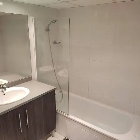 T2 Climatise, Terrasse De 23m², Piscine, Parking, A 100m De La Plage, - Fr-1-388-203